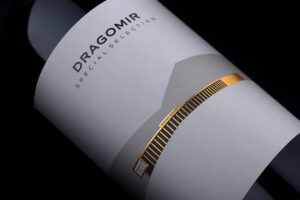 minimalist wine label design for dragomir winery