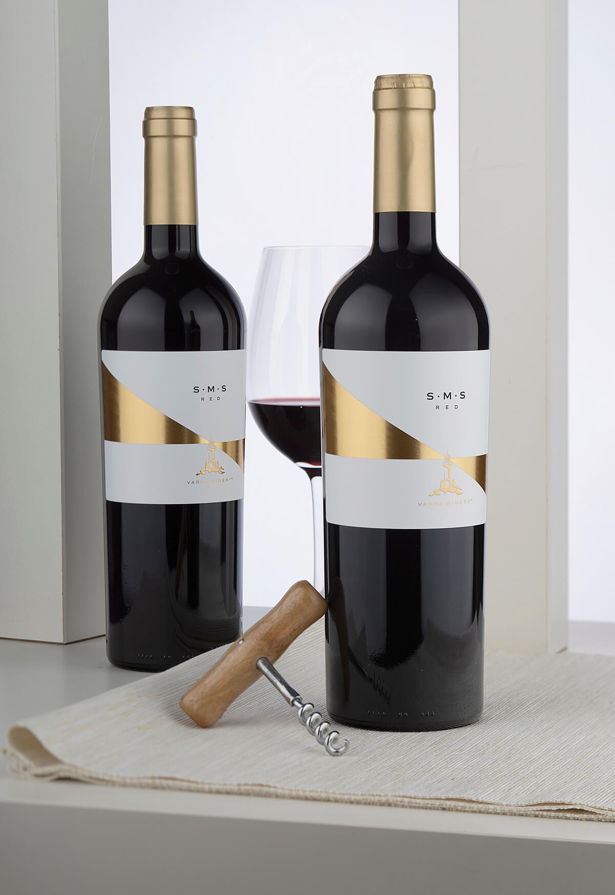 modern wine labael design