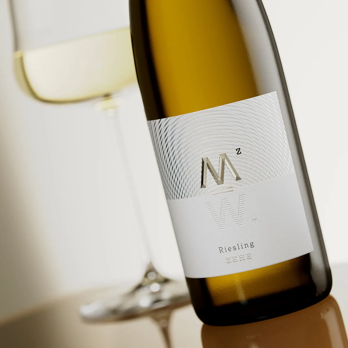 individual wine label design for velis